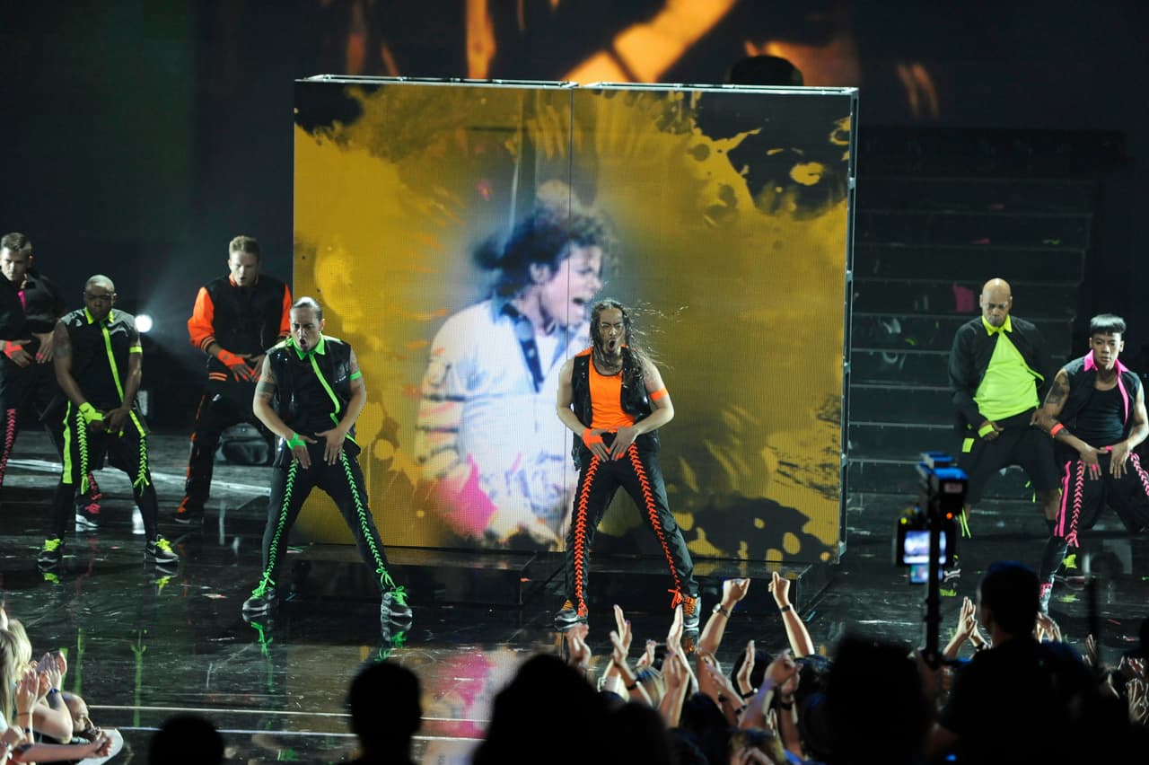 En mayo del 2014 se convirtió en el primer artista en la historia en obtener un Top 10 en el Billboard Hot 100 en cinco décadas diferentes con el estreno de "Love Never Felt So Good".