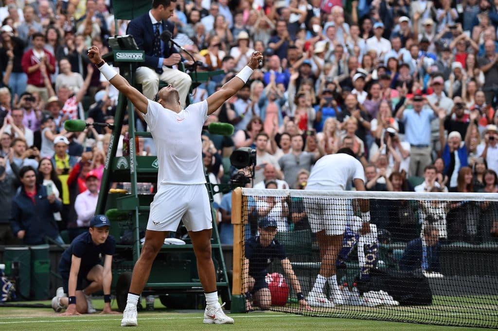 Nadal sigue adelante en el torneo, donde ahora se las verá con un viejo rival, el serbio Novak Djokovic, tres veces ganador en Wimbledon.