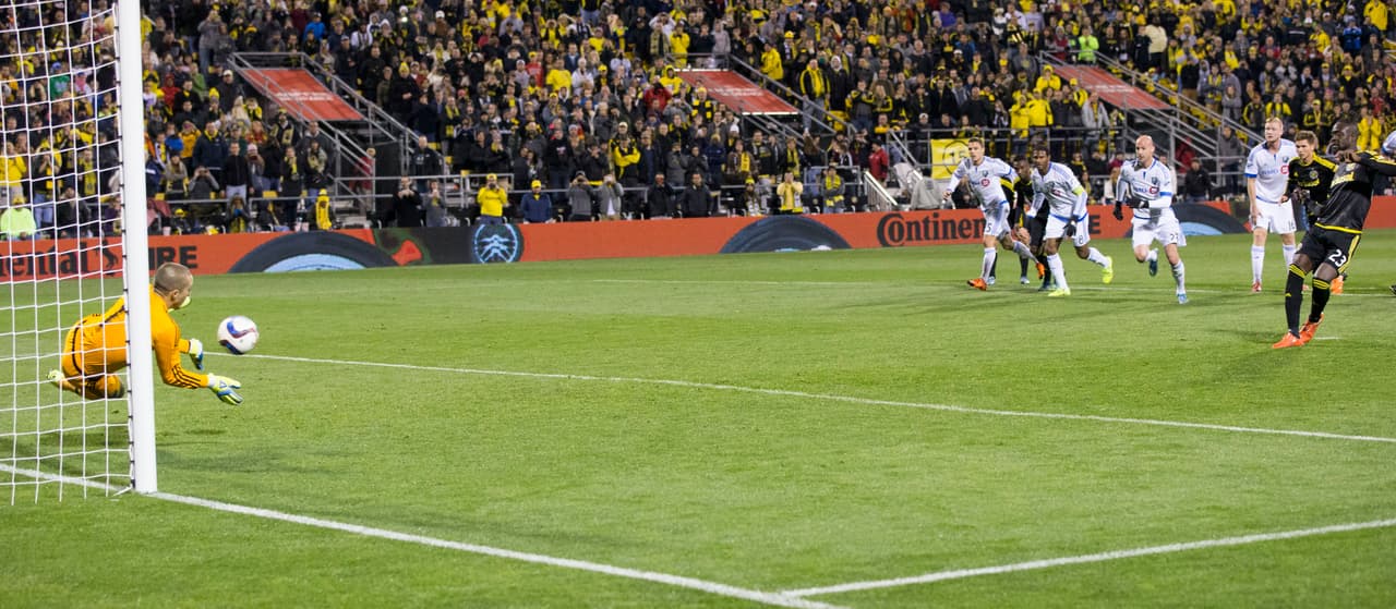 Kamara falló un penal en el segundo tiempo. Débil remate para que tapara Evan Bush.