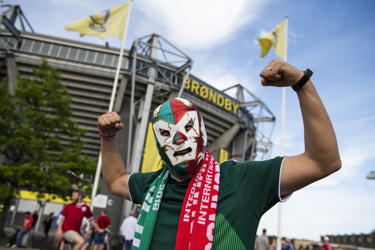 Las aficiones de México y Dinamarca conviven en Copenague previo al último ensayo de ambas selecciones antes de sus debuts en la Copa del Mundo Rusia 2018.