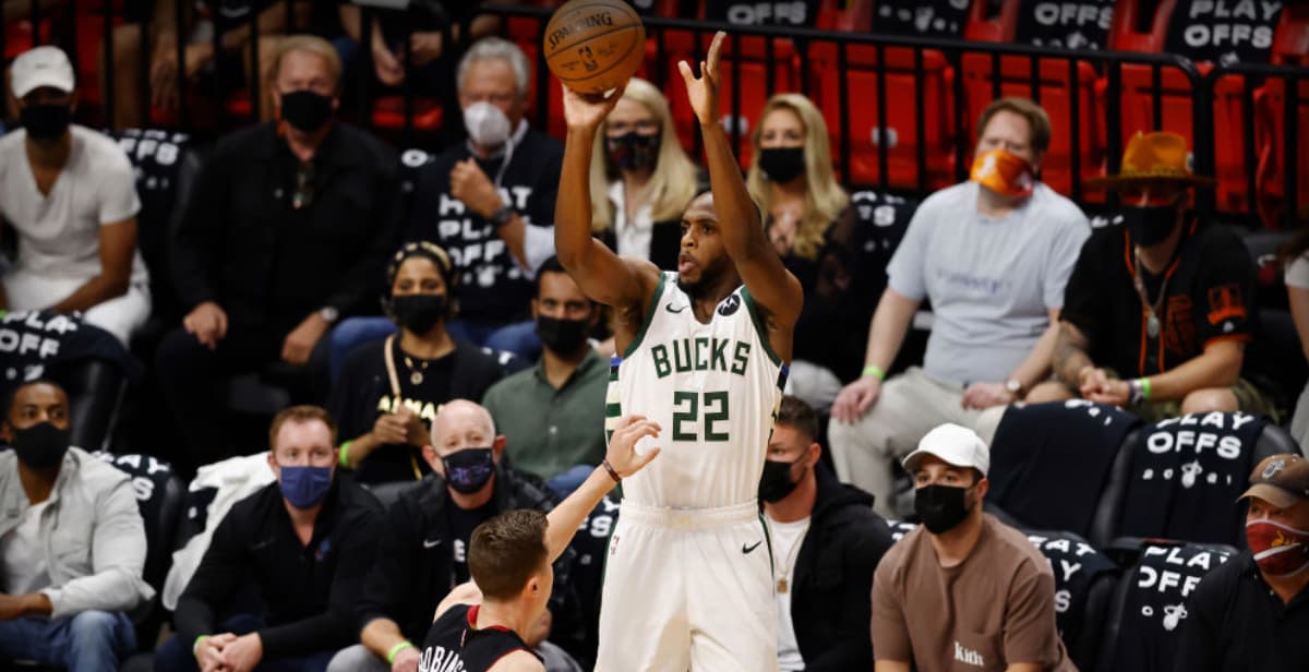 Los Bucks vencen a Heat y se ponen 3-0 en la serie