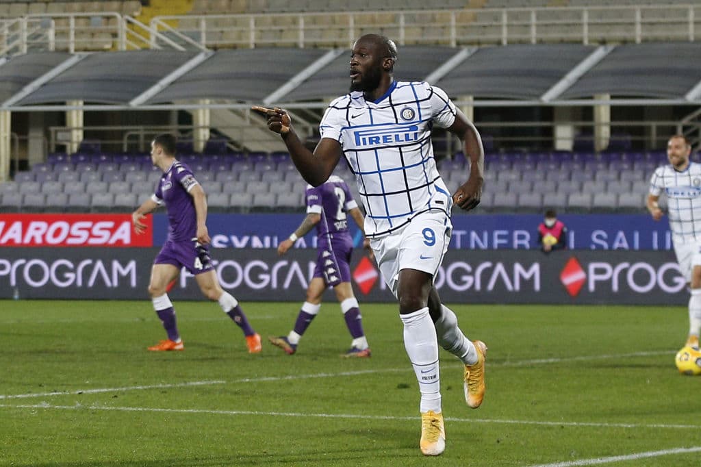Inter despachó a Fiorentina 1-2 en el Artemio Franchi. Arturo Vidal (40’) abrió el marcador anotando por la vía penal. Kouamé (57’) emparejó los cartones y Lukaku (119’) marcó el tanto para conseguir el pase a los Cuartos de Final, donde se enfrentarán al Milan.