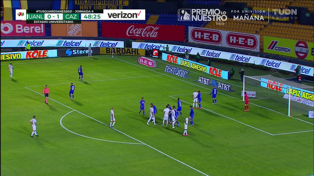 ¡TIRO ATAJADO! disparo por Nicolás López.