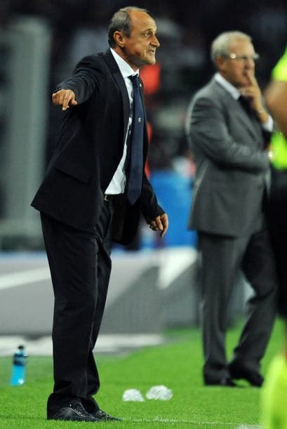 Mientras tanto, el técnico del Palermo Delio Rossi no se conformaba con dicha ventaja y exigía más a sus jugadores, ante la pasividad de su homólogo de Juventus, Luigi Delneri.