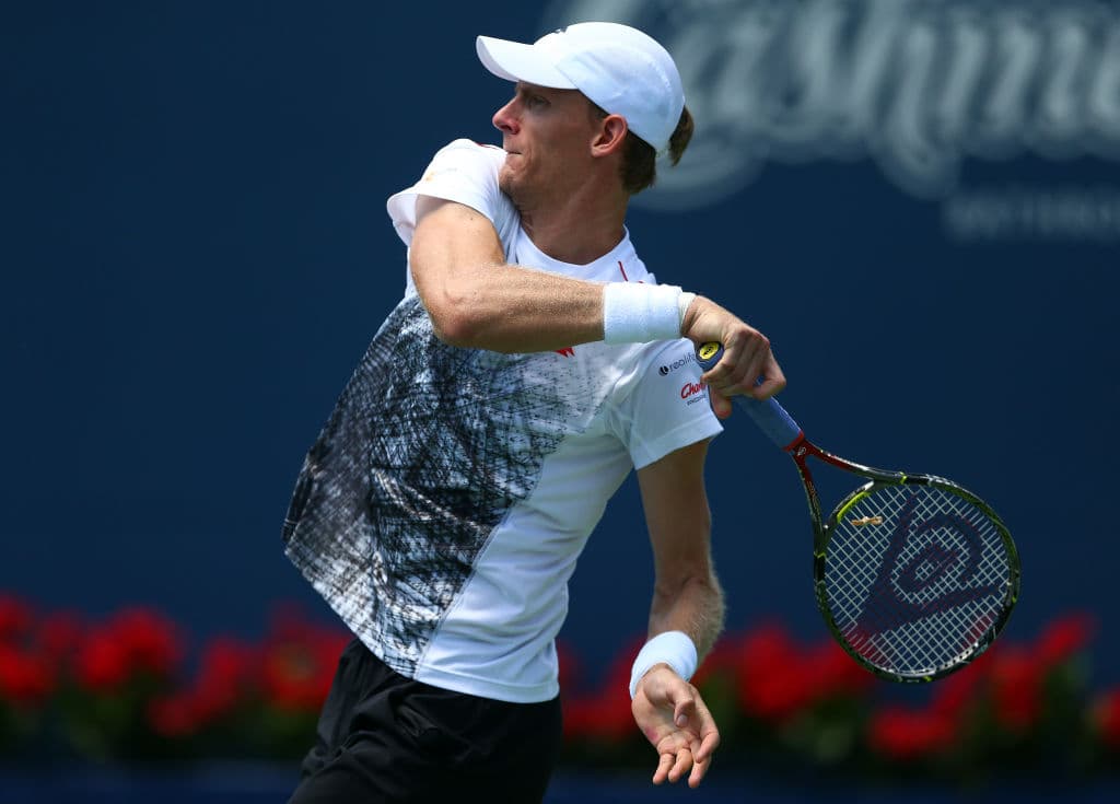 Sin embargo, Anderson no dio tregua y muy pronto se impuso en el primer set por 6-2.