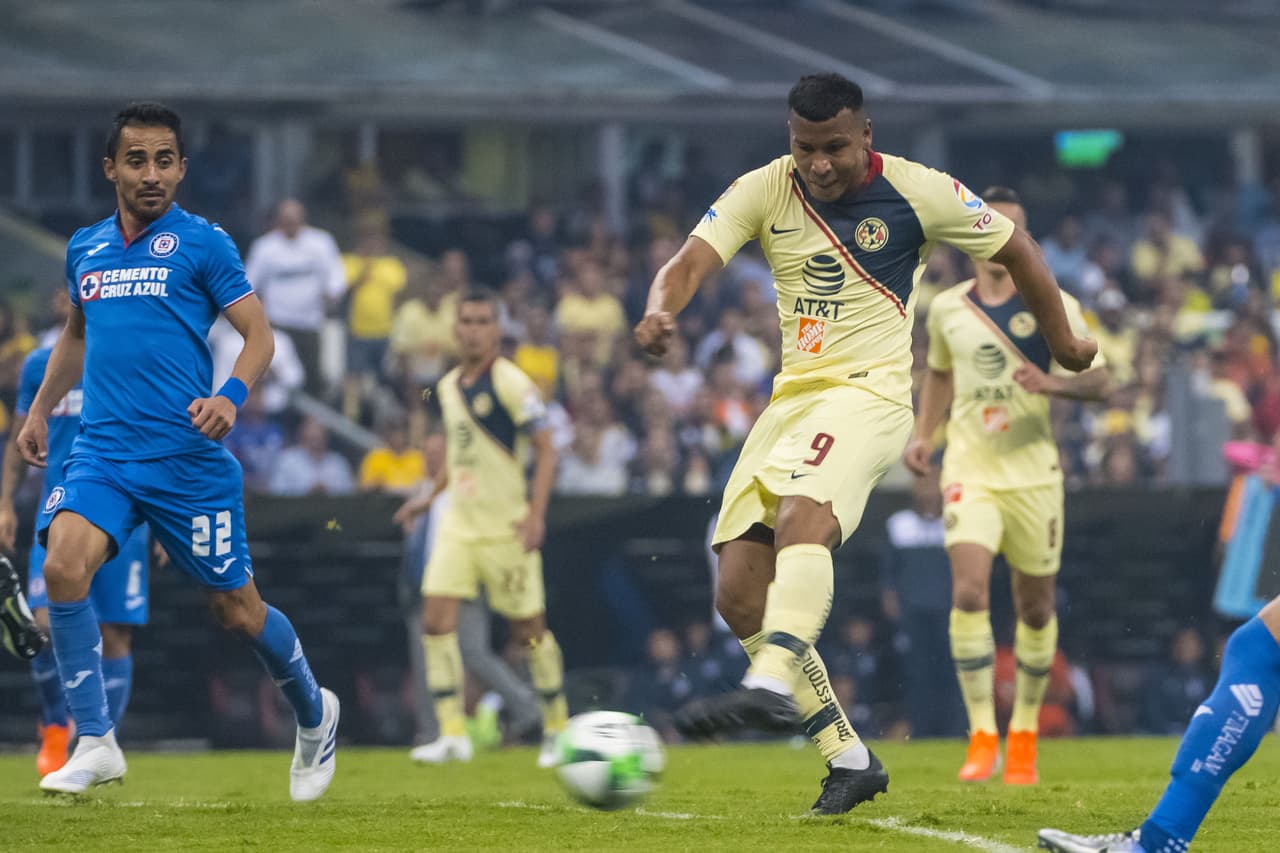 Y en un muy mal lapso de Cruz Azul, en el que ni pudo recuperar el bal´pon ni frenar el embate americanista, ese parpadeo fue muy costoso.
