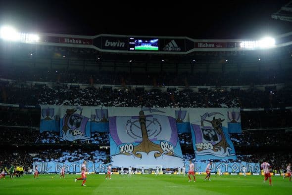 El Real Madrid goza del segundo lugar en el conteo, pues cada vez que el cuadro merengue juega como local registra una asistencia de 77,117 fanáticos en el Santiago Bernabeu.