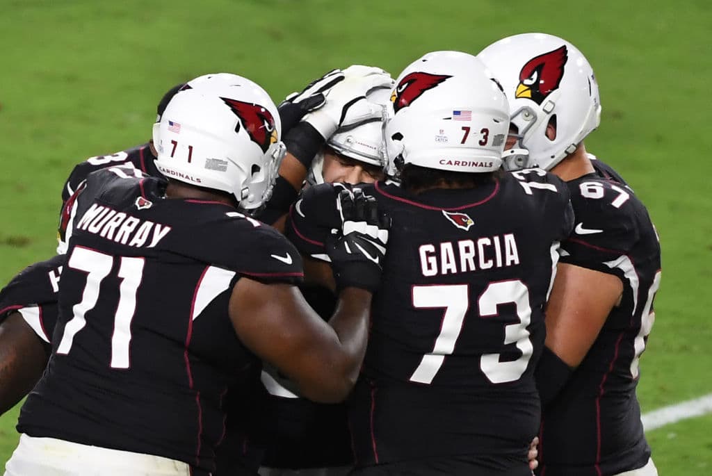 Edmons tuvo un gran juego el domingo por la noche, pues sumó 145 yardas y ayudó a que su equipo liderara el partido; demostró que puede con eso y más.