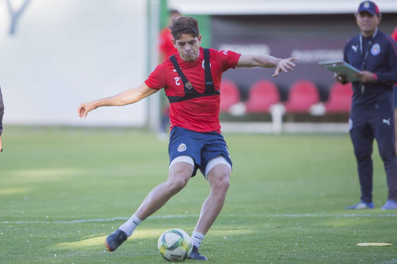 Chivas de Guadalajara mantiene su ritmo de entrenamiento tras la salida del paraguayo José Saturnino Cardozo de la dirección técnica, de la que quedó encargado Alberto Coyote de forma interina para pelear en el Clausura 2019 de la Liga MX.