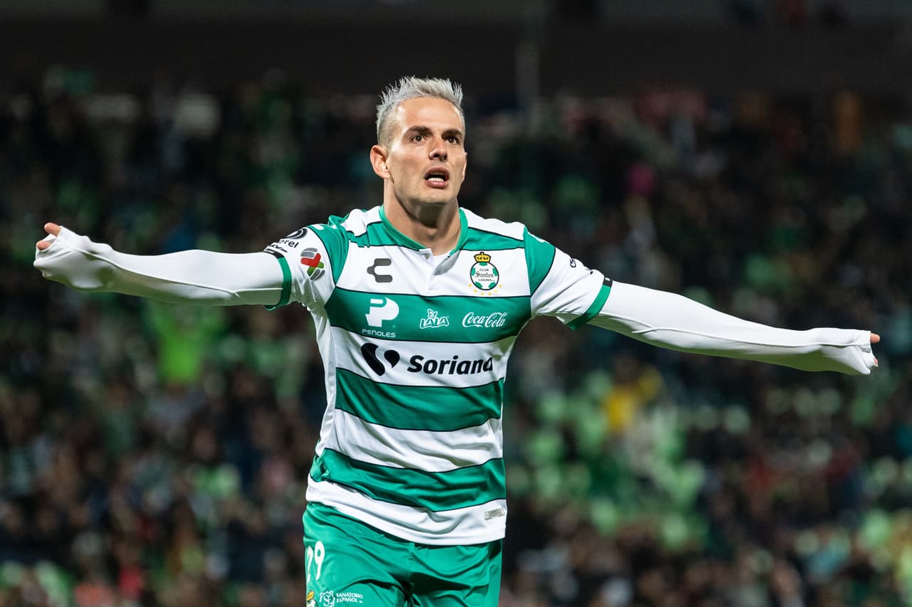 Aguirre (30’, 66’) y Rivero (49, 59’) anotaron para Santos. García Robledo (70’) y Malcorra (91’) descontaron por la vía penal.