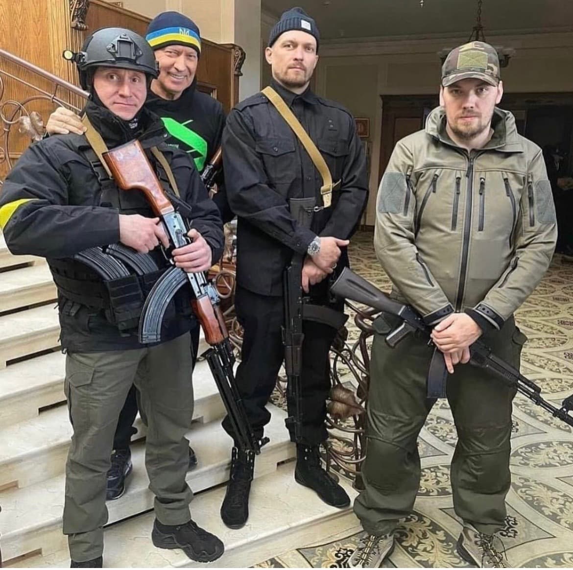 Lomachenko y Usyk dicen que el honor y su país está antes que los cinturones.