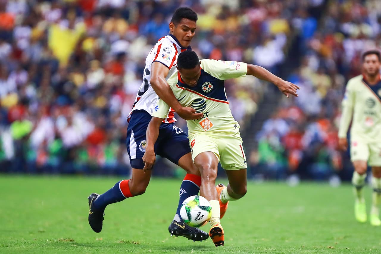 Y con esa inercia con la que cerró América la primera parte, comenzó la segunda, encimando a Chivas, teniendo el balón, empujando y luciendo como el equipo con más ganas de obtener el triunfo.