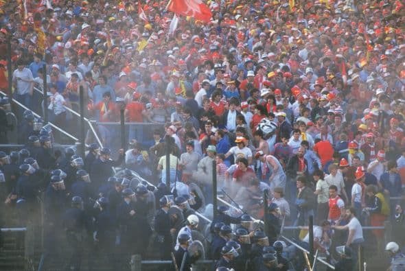 Sin embargo, esa Final se recuerda con dolor, por la tristemente llamada Tragedia de Heysel (por el estadio de Bruselas, Bélgica donde se jugó el partido) en la que murieron 39 asistentes a causa de una avalancha de aficionados, además de 60 heridos.