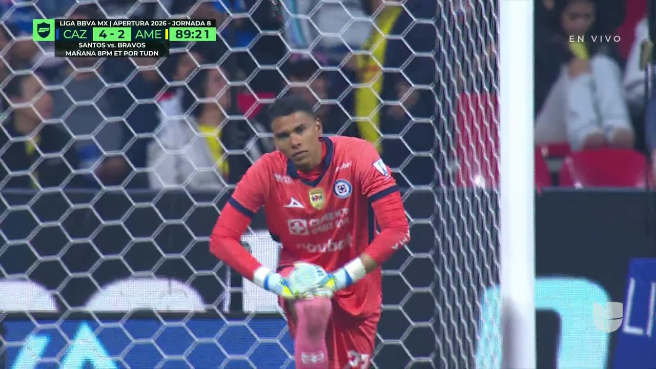 ¡TIRO ATAJADO! disparo por Álex Zendejas.