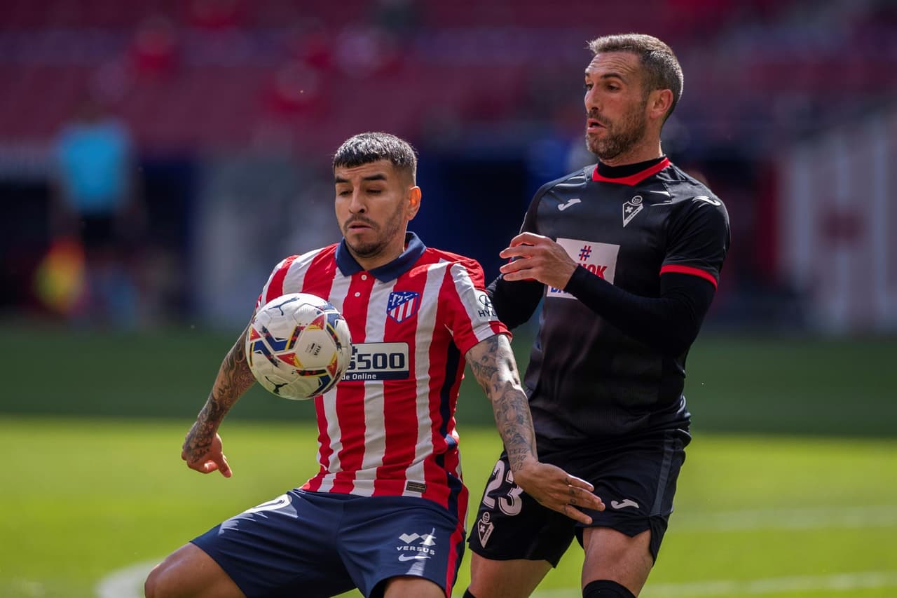 Atlético de Madrid golea al Eibar 5-0 durante la Jornada 33 de LaLiga. Ángel Correa abrió marcador con doblete durante la primera mitad, seguido de Yannick Carrasco al minuto 49. Marcos Llorente no se quedó atrás y sumó dos goles más al marcador para llevarse el triunfo sobre los visitantes.