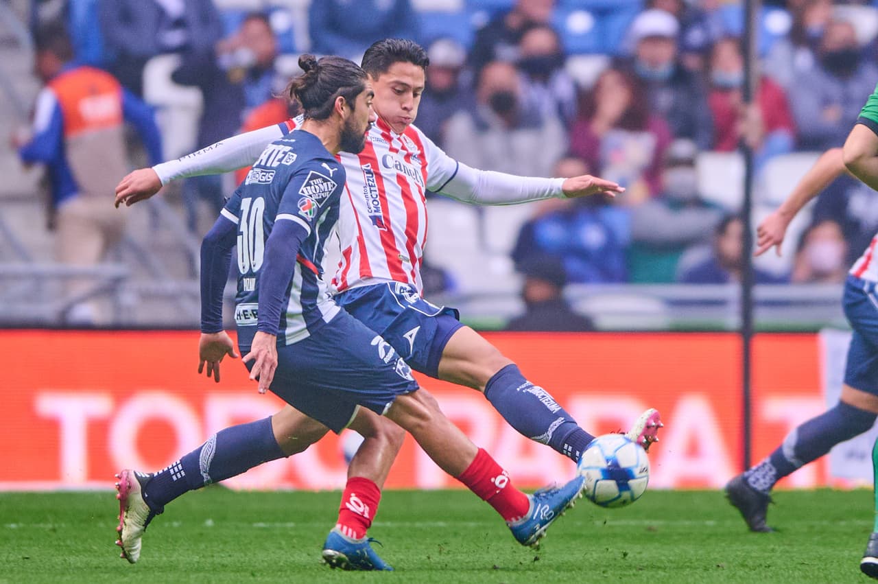 Monterrey controla el partido durante casi los 90 minutos, pero su delantera no es nada contundente y terminan cayendo 0-2 en el 'Giagnte de Acero'.