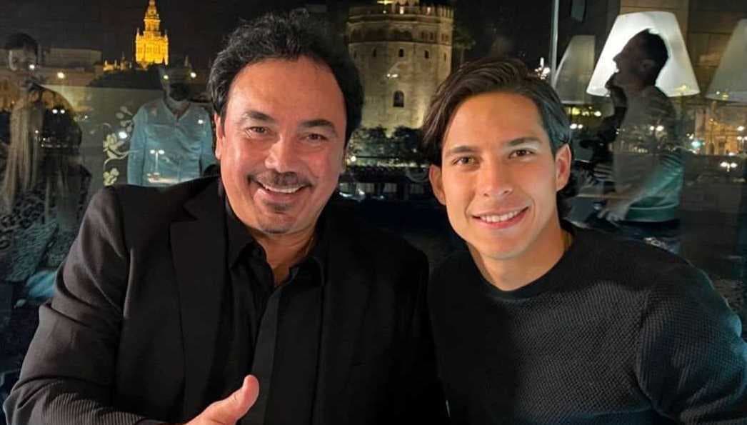 Hugo Sánchez visita a Lainez y Guardado en Sevilla