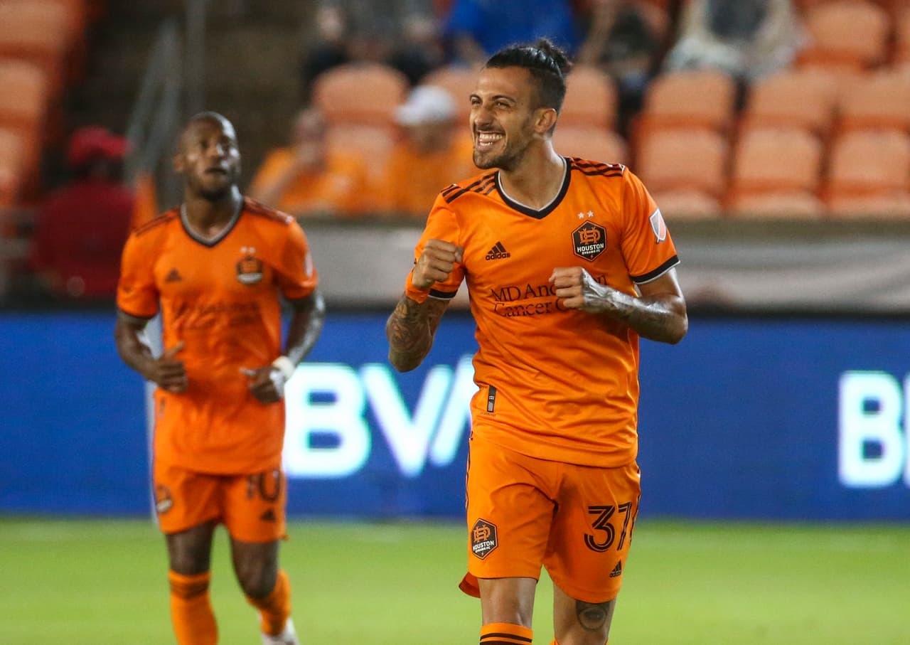2-1 de Houston Dynamo sobre Vancouver Whitecaps para que el equipo texano se asome a las primeras posiciones de la Conferencia Oeste.