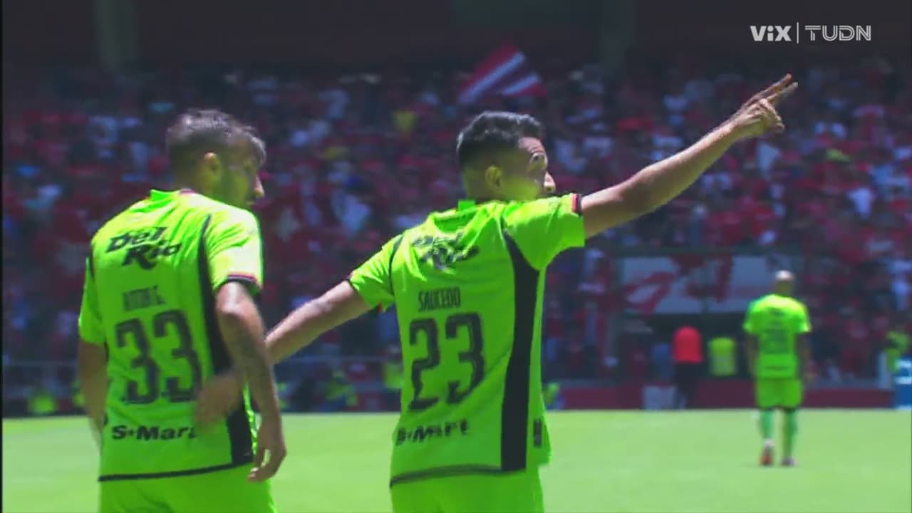 ¡Golazo de Saucedo y Juárez retoma la ventaja ante Toluca!
