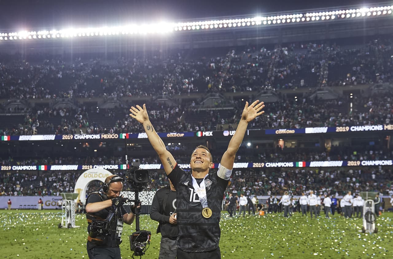Tremendo festejo de la Selección Mexicana en Soldier Field luego de vencer 1-0 a Estados Unidos por la Final de la Copa Oro. Los jugadores y cuerpo técnico del Tri celebraron de manera impresionante, un triunfo conseguido a toda ley y una fiesta en la cancha para recordar la hazaña.