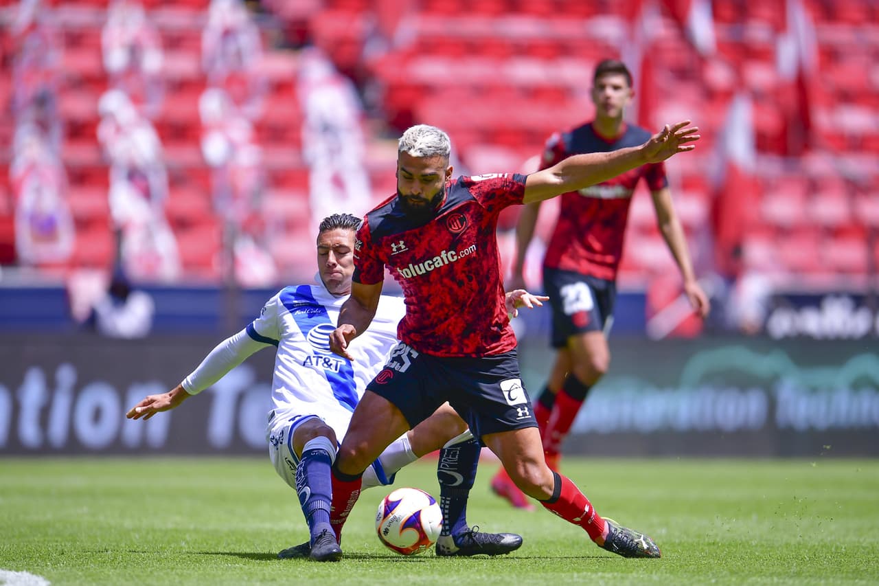 Partidazo entre el Puebla y Toluca, donde se va en empate el partido 4-4. Los goles a cargo de los 'diablos rojos' fueron por parte de Michel Estrada, quien anoto doblete, Alexis Canelo y Diego Rigonato Rodríguez, mientras que para la franja anotaron Santiago Ormeño, Juan Segobia, Daniel Aguilar y Daniel Álvarez López, durante la Jornada 12 de la Liga MX.