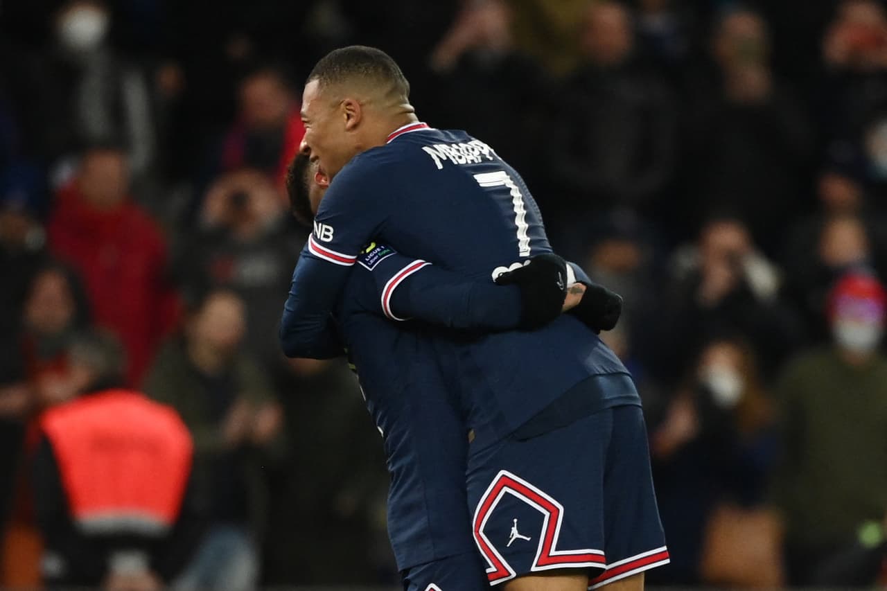 El PSG goleó al Lorient gracias a los dobletes de Neymar y Mbappé, así como otro tanto de Messi.