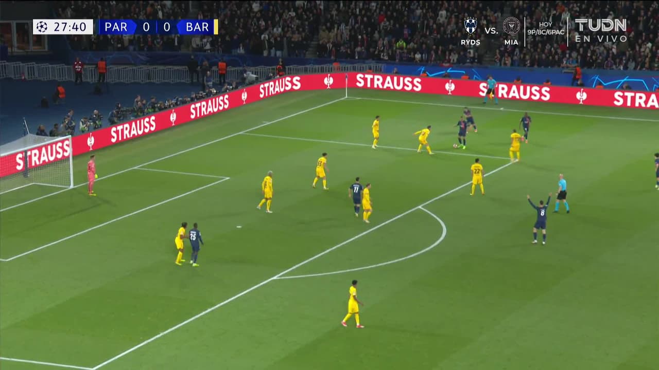 ¡TIRO ATAJADO! disparo por Lee Kang-In.