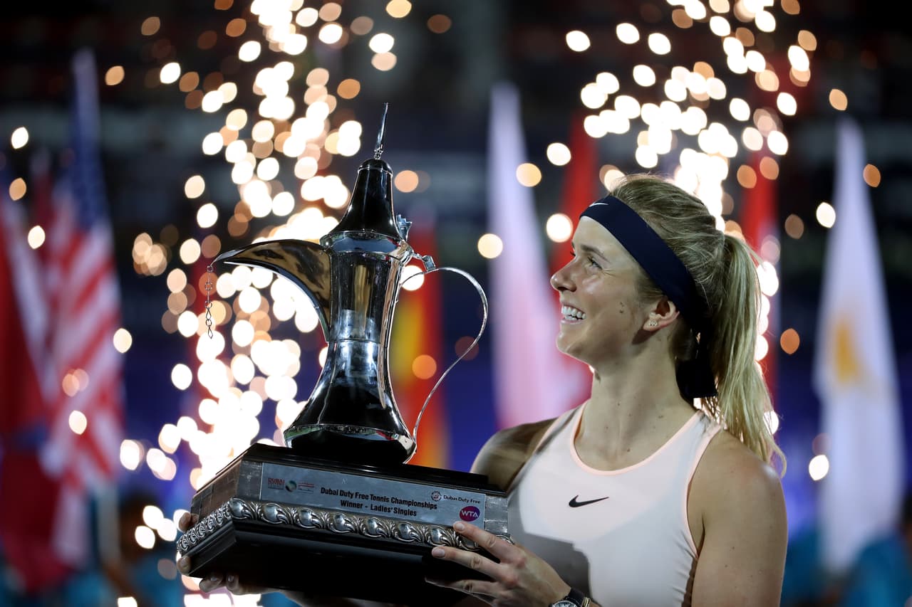 La ucraniana Elina Svitolina, primera favorita y cuarta del mundo, conquistó por segundo año consecutivo el torneo de Dubai tras imponerse en la final a la rusa Daria Kasatkina por 6-4 y 6-0.