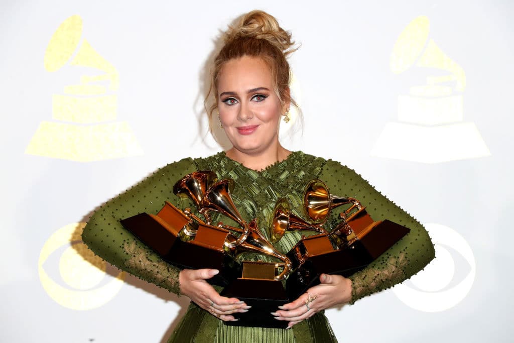 Adele es reconocida por los tres grandes álbumes que nos ha regalado desde el 2008.
<br>