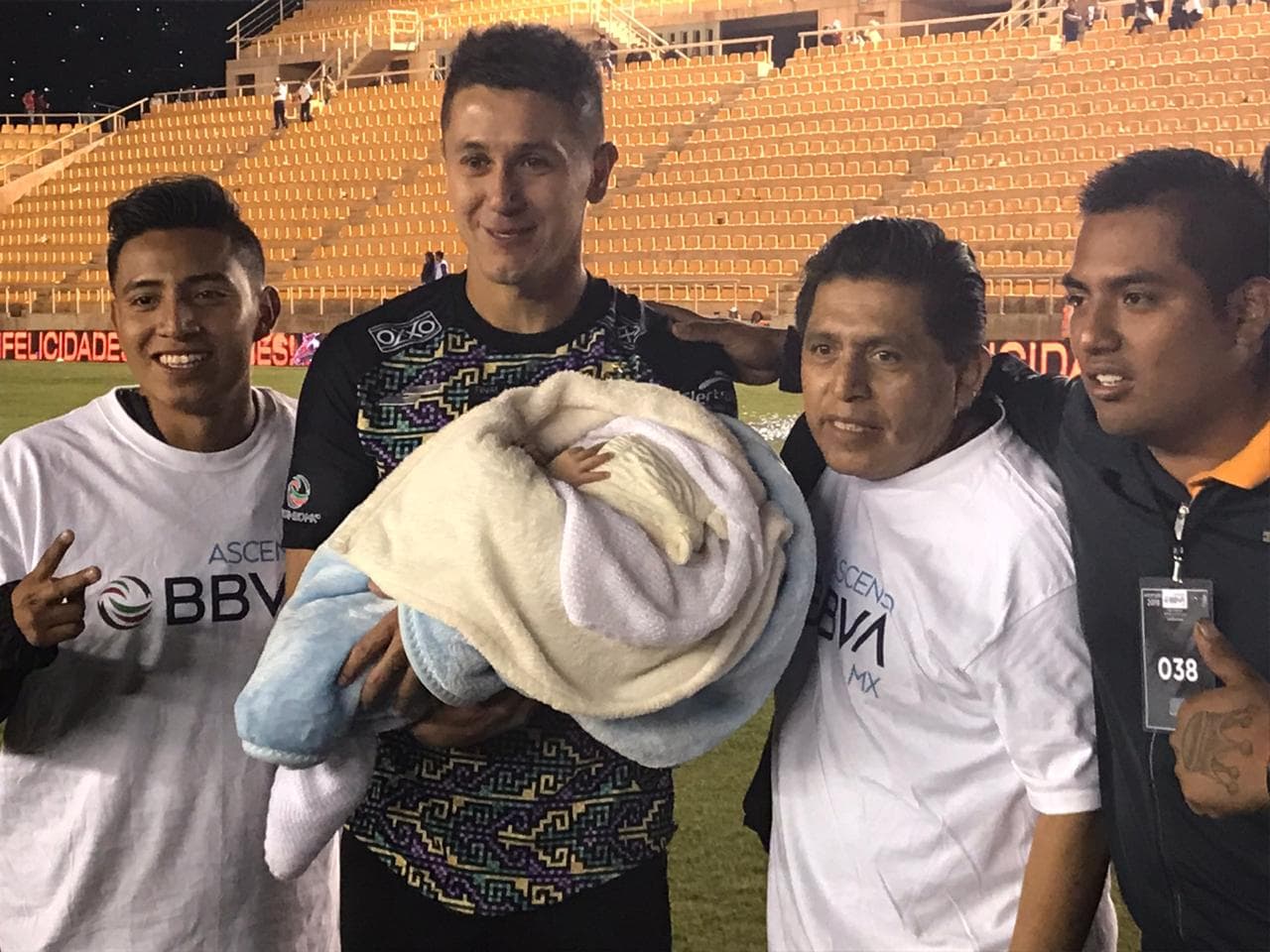 Jugadores de Alebrijes dedican el título a su familia