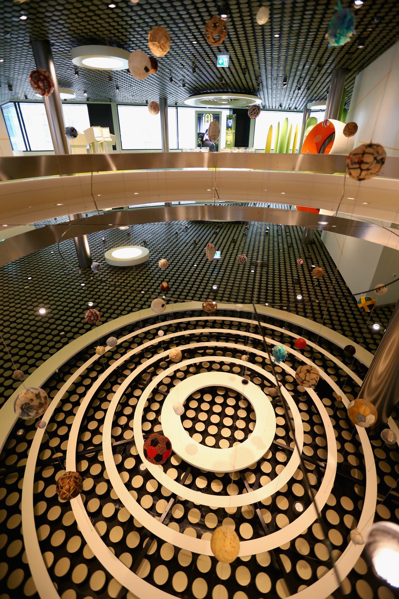 El recinto se ubica en Zúrich, Suiza y abrirá sus puertas el 28 de febrero donde los aficionados al balompié podrán atestiguar la evolución del fútbol internacional además de disfrutar de un universo multimedia interactivo y experimentar las emociones que despierta el fútbol.