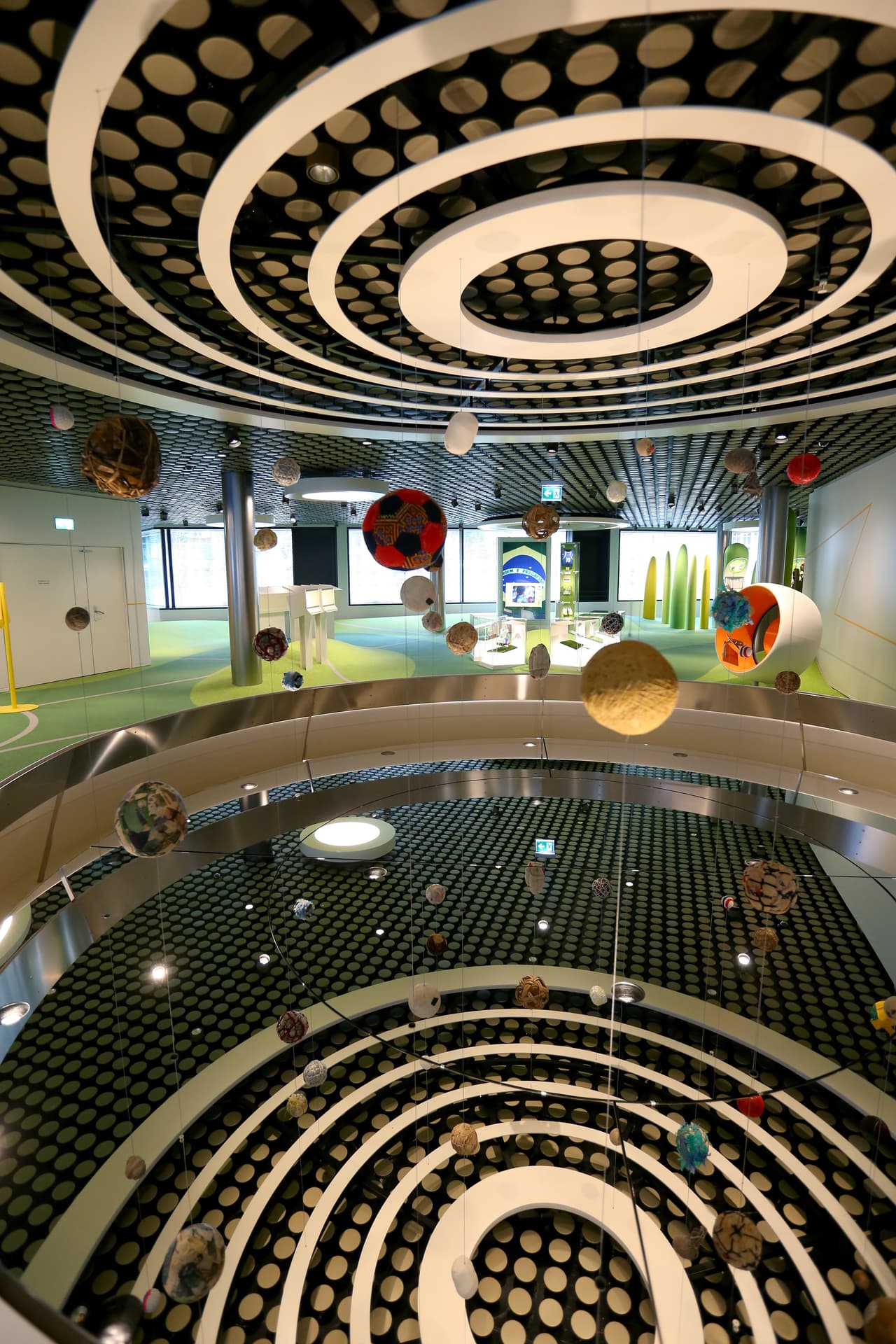 El recinto se ubica en Zúrich, Suiza y abrirá sus puertas el 28 de febrero donde los aficionados al balompié podrán atestiguar la evolución del fútbol internacional además de disfrutar de un universo multimedia interactivo y experimentar las emociones que despierta el fútbol.