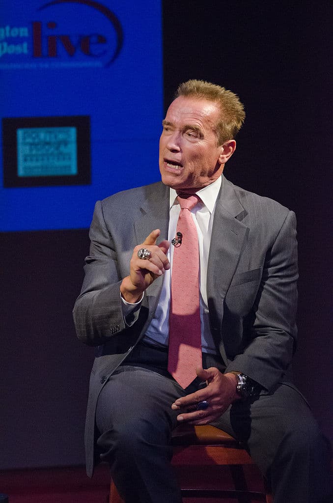 En la cárcel conoce al enigmático Church, un tipo que se ha ganado el respeto de todos los presos por ser capaz de mantenerlos cuerdos en las horas más oscuras.
<br>