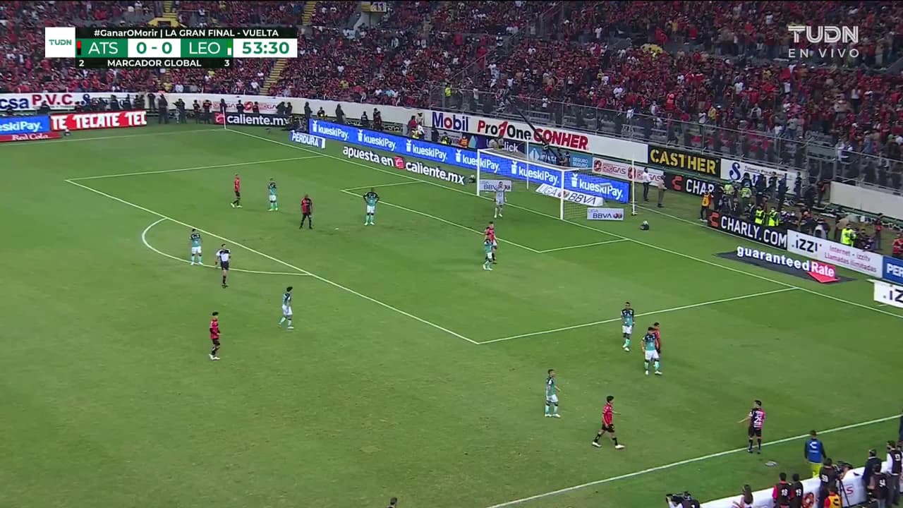 ¡TIRO ATAJADO! disparo por Aldo Rocha.