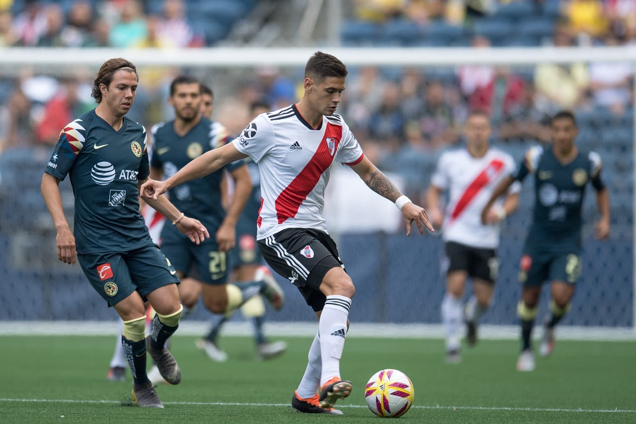 Aunque América tuvo la iniciativa, River Plate buscó darle un mejor trato al balón, lo que se vio traducido en los goles del partido.
