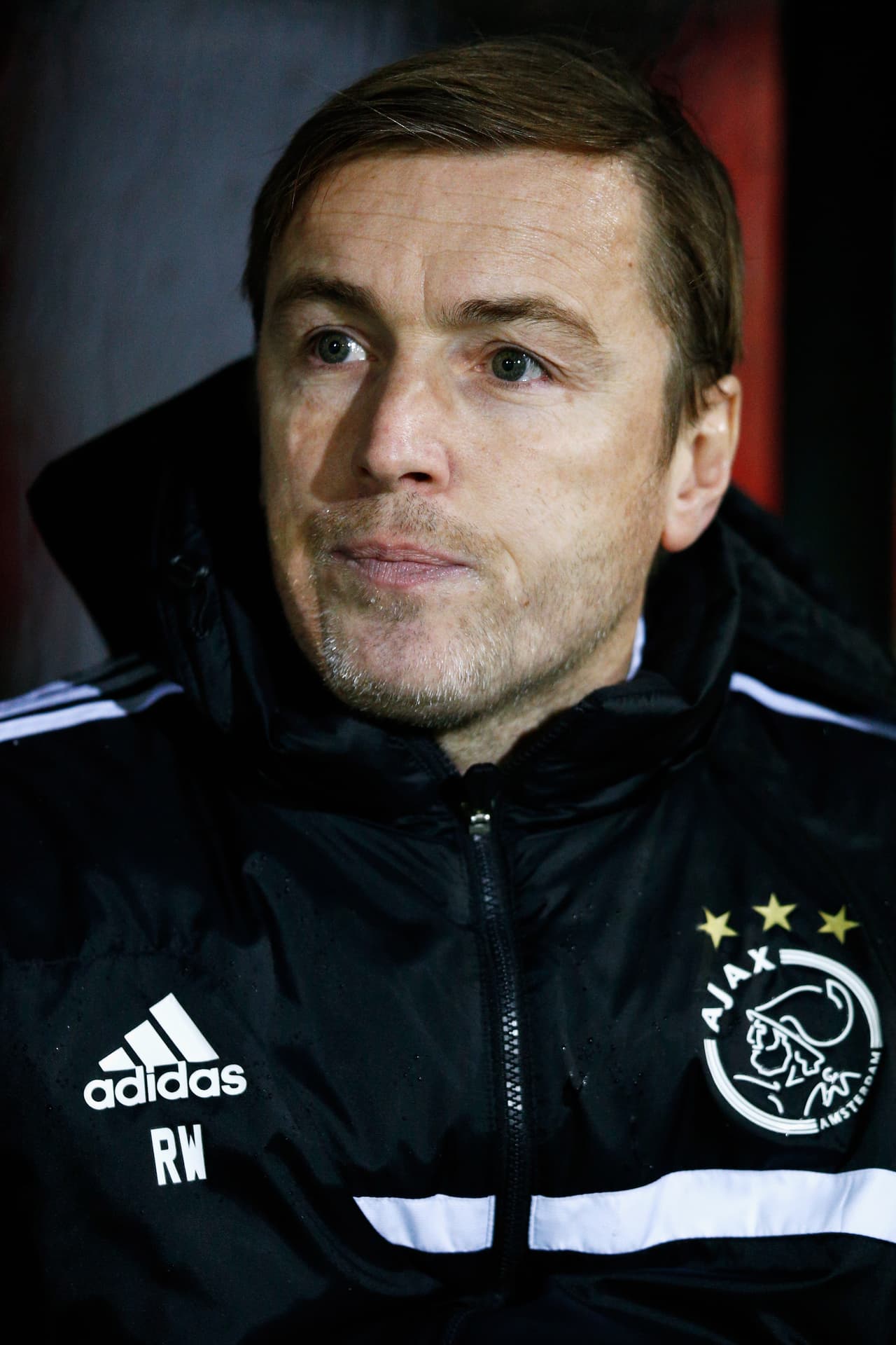 Richard Witschge - Debutó en 1986 en el Ajax iniciando una carrera brillante en Europa con Barcelona y Bordeaux. Ganó siete títulos como profesional y desde el 2013 hace parte de los formadores en Divisiones Menores, incluso siendo entrenador del sub-19 por varios años.