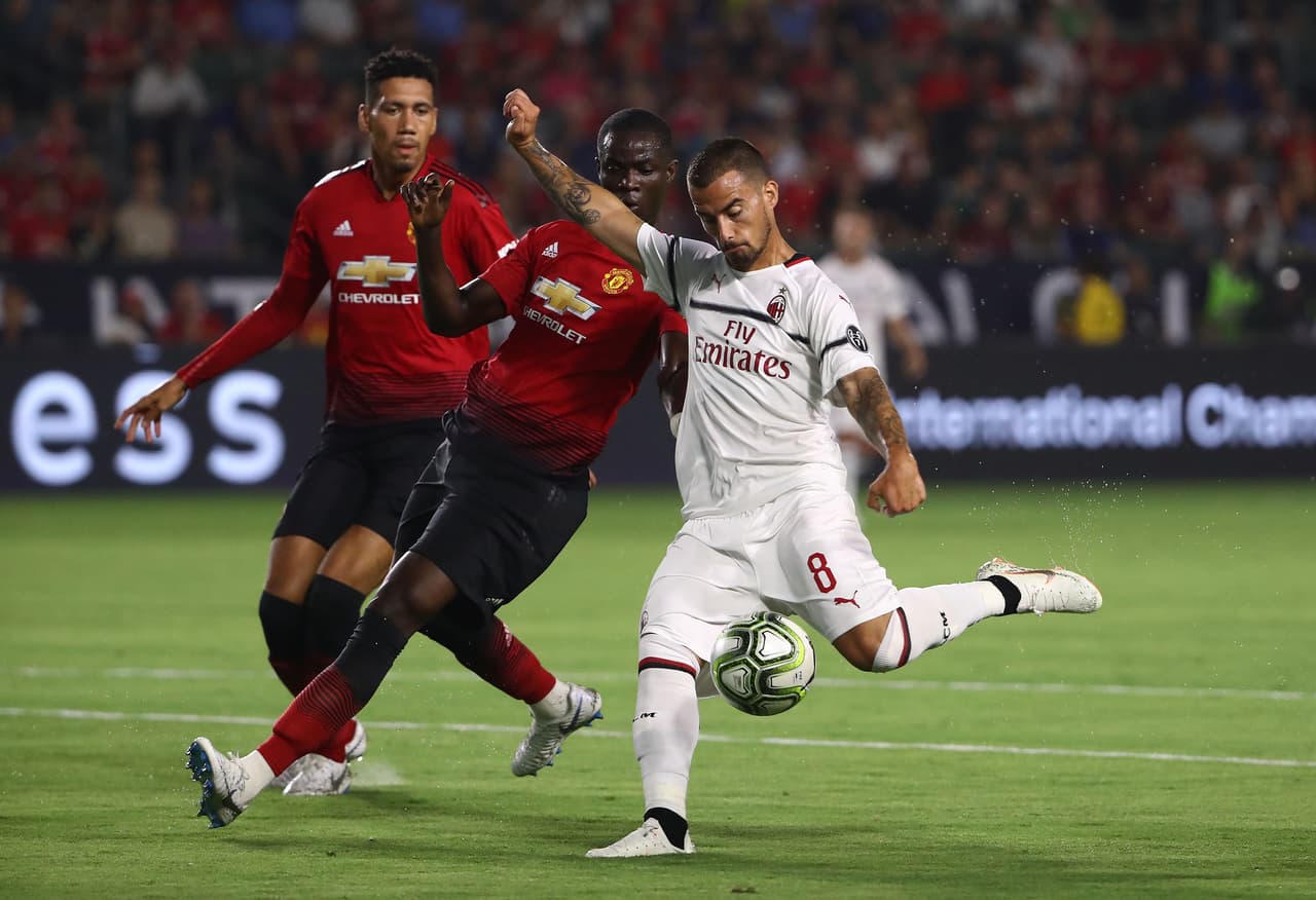 Jesús Joaquín Fernández 'Suso' una de las piezas valiosas del AC Milan, está en la mira de la AS Roma, de acuerdo con un reporte de 
<i>Mediaset Italia</i>, la Roma ofreció 15 millones de euros por él.