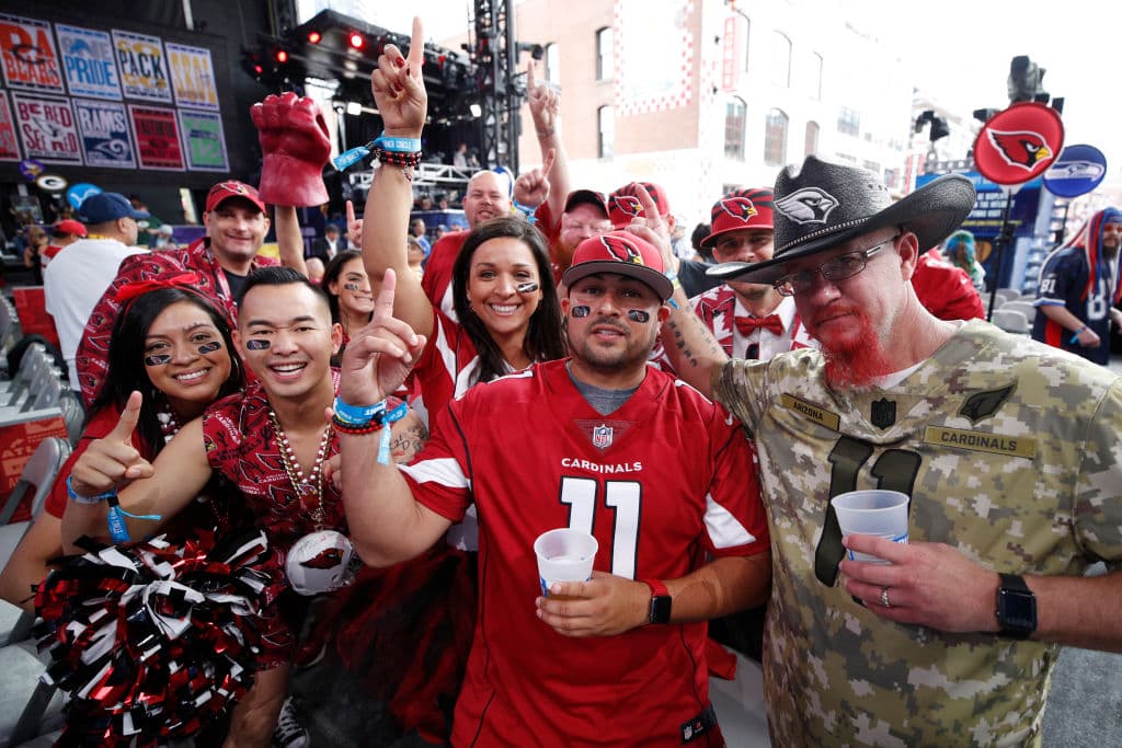 Así se vivieron los momentos previos a la edición 2019 del Draft de la NFL. Imperdibles imágenes de los fanáticos más apasionados del mundo.