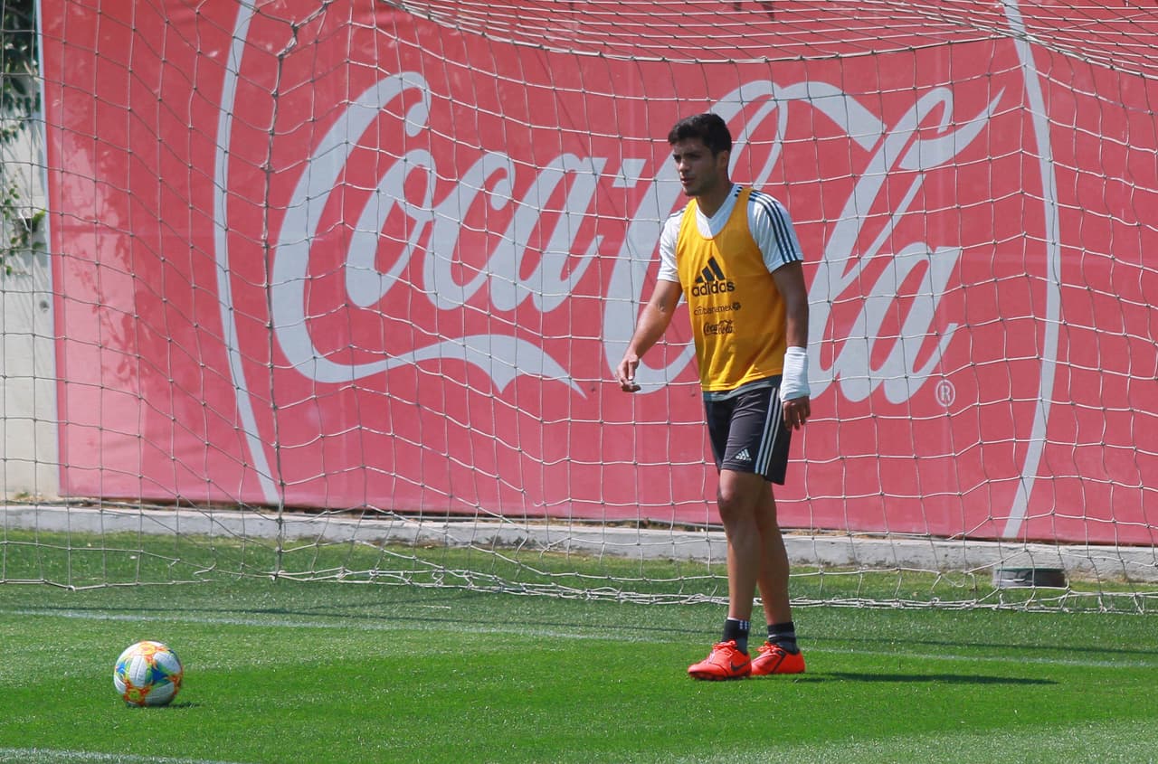 La Selección Mexicana de fútbol continuó con su preparación de cara a su primer duelo de la Copa Oro de la Concacaf que se realizará el próximo 15 de junio en el Rose Bowl de Pasadena, California, ante la Selección de Cuba en el debut de Gerardo 'tTata' Martino en una competencia internacional oficial al mando del Tricolor. Así se prepararon hoy los seleccionados.