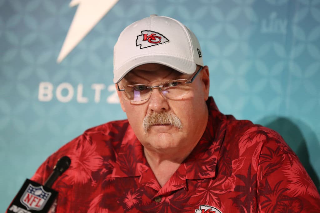 Andy Reid ha acumulado en su carrera 207 victorias en temporada regular y 14 victorias en playoffs.