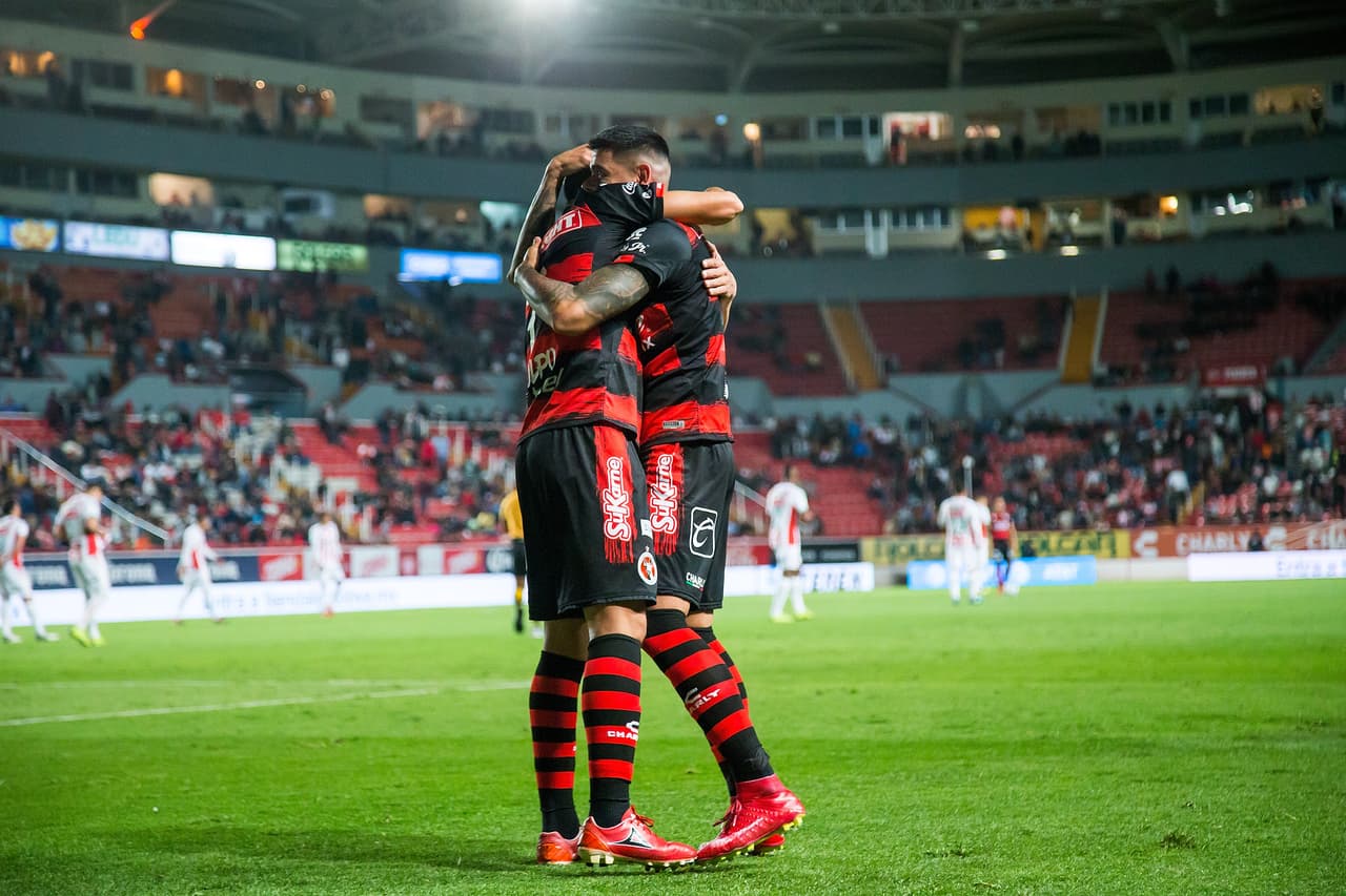 Un autogol del hondureño Brayan Beckeles (fuera de la foto) significó el empate para Xolos al minuto 82.