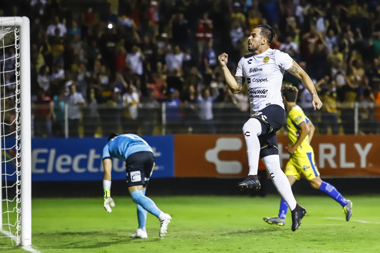 Y a los ocho minutos Javier Báez lo convertía para hacer vibrar al Estadio Banorte para tener un comienzo inmejorable.