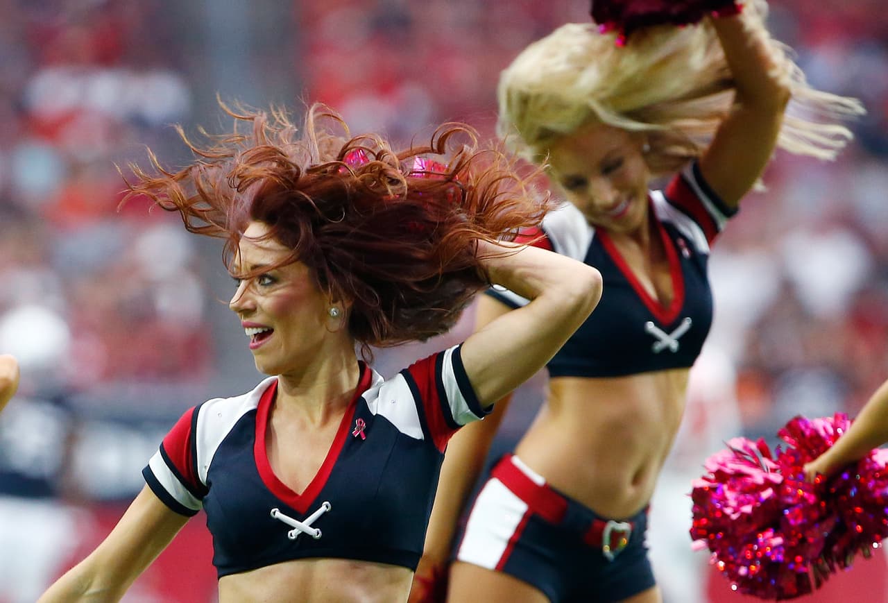 Son hermosas, tienen energía y sus bailes le dan alegría al ambiente en los estadios de la NFL: sin duda, las porristas tienen un papel muy especial para el espectáculo del fútbol americano.