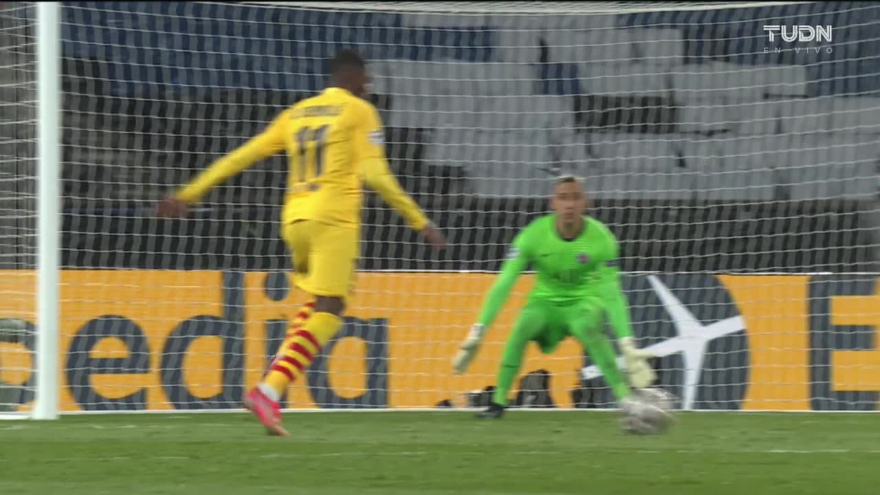 ¡TIRO ATAJADO! disparo por Ousmane Dembele.