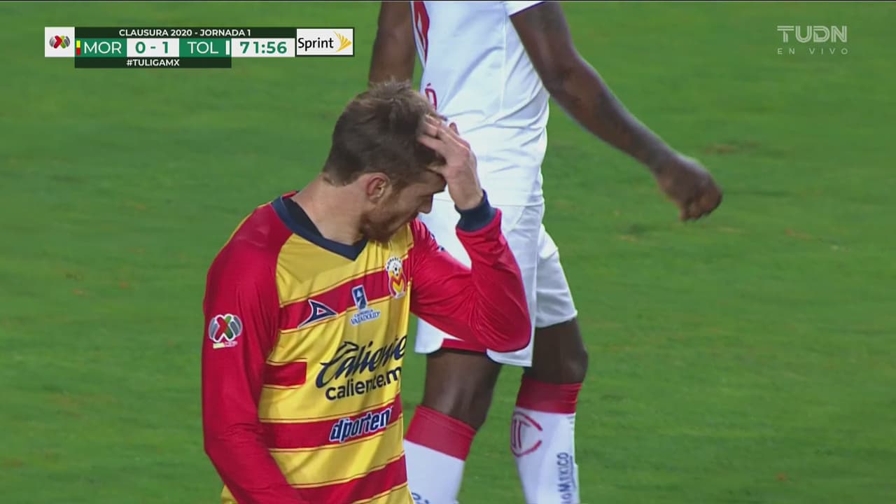 ¡El balón no quiere entrar y el poste ya salvó dos veces a los Diablos Rojos!