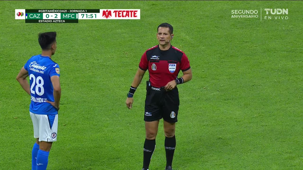 ¡CERCA! Ignacio Rivero disparó que se estrella en el poste.