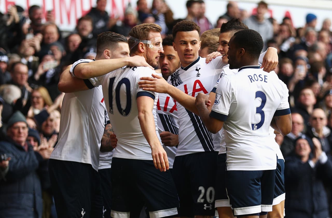 En otra cancha el Tottenham se mantuvo a la caza del Leicester City al golear al Bournemouth por 3-0.