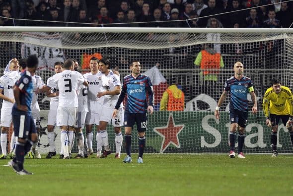 El francés Karim Benzema puso las cosas 1-0.