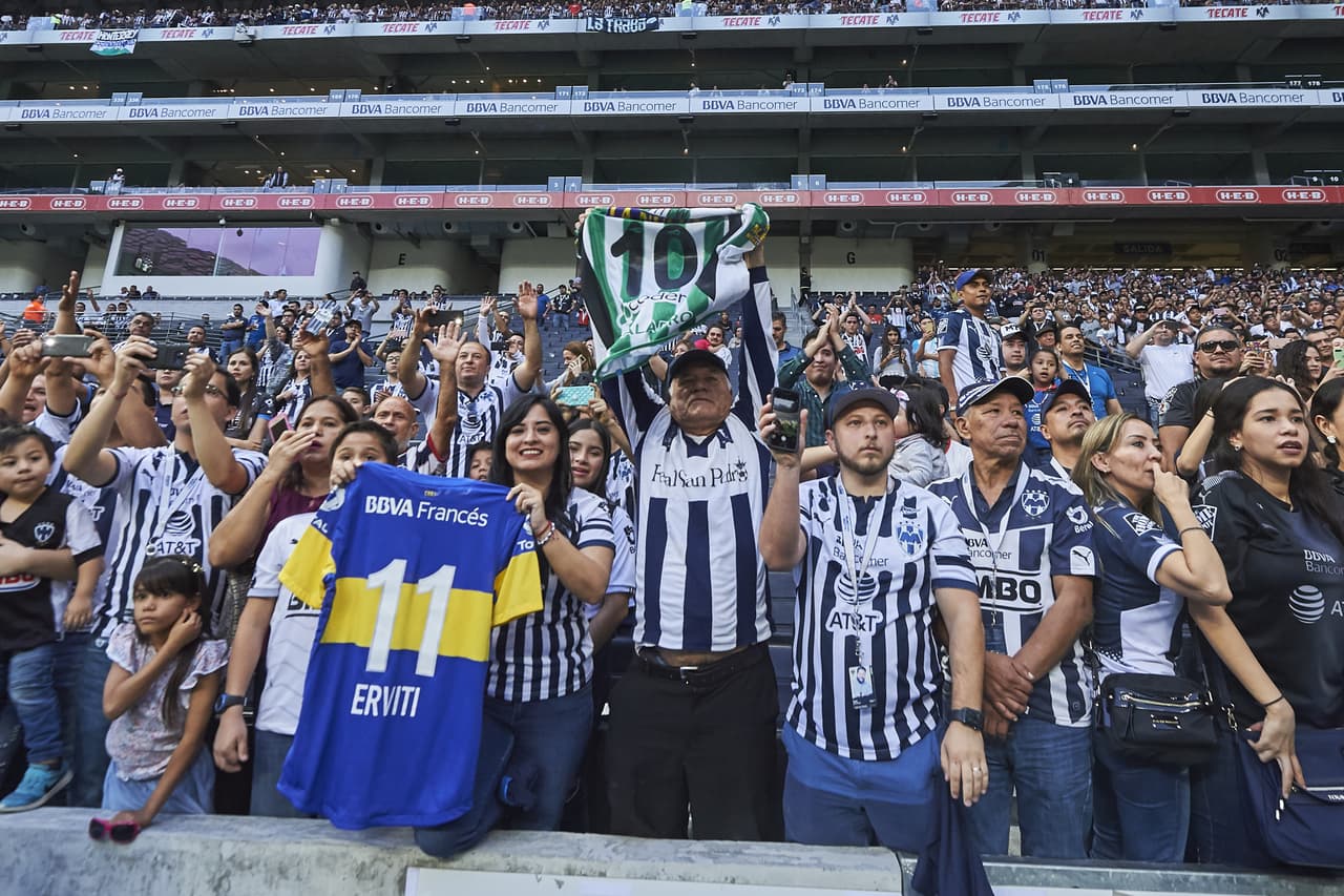 Eso sí, los fanáticos aprovecharon para revivir una carrera gloriosa en equipos como Boca Juniors, donde también fue campeón.