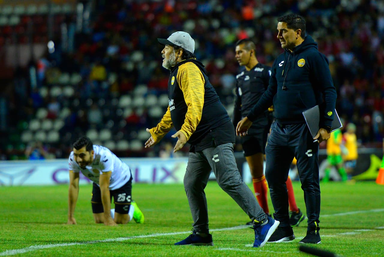 Maradona no paró de dar instrucciones, enérgico como se caracteriza como director técnico.